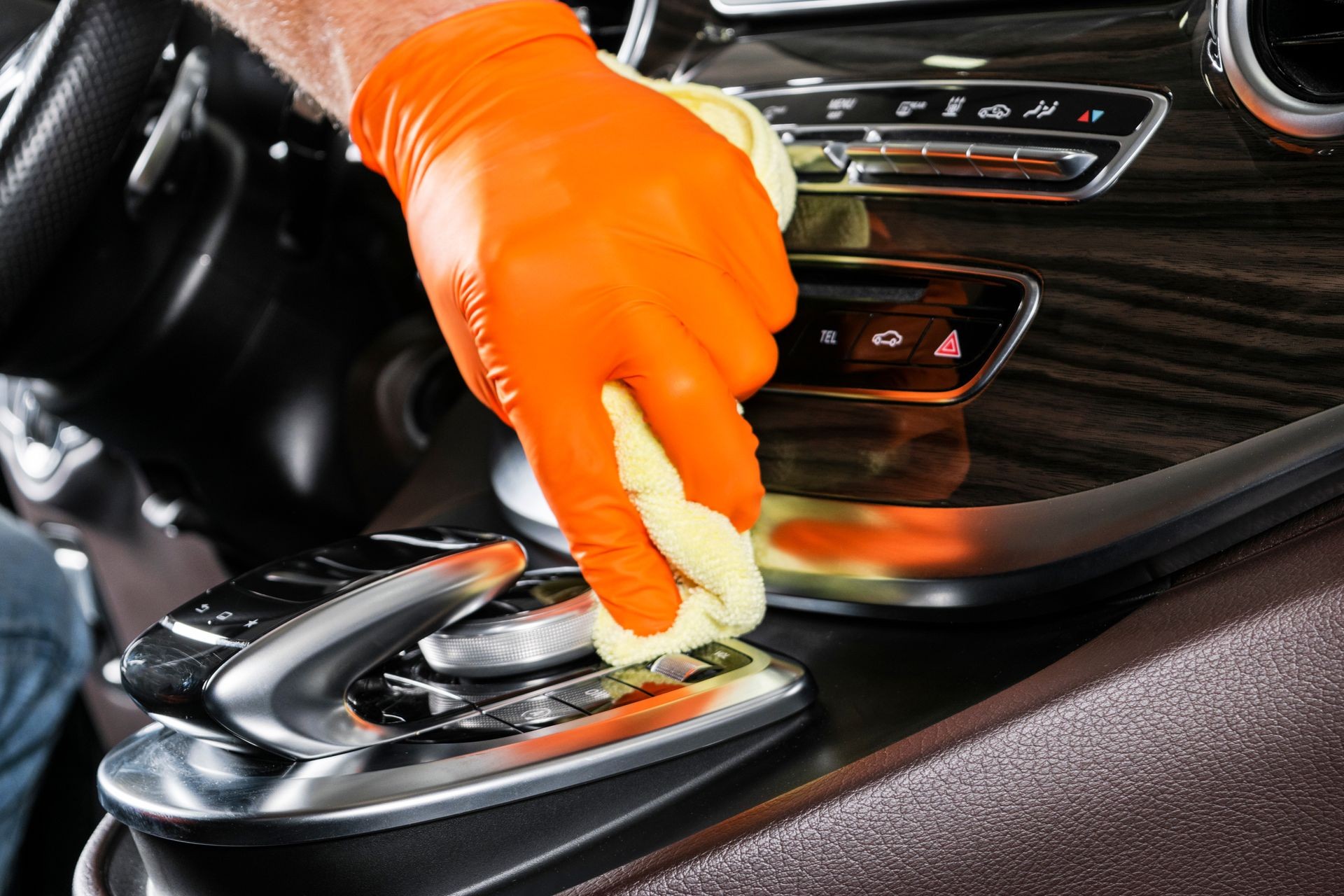 A man cleaning car with microfiber cloth. Car detailing. Selective focus. Car detailing. Cleaning with sponge. Worker cleaning. Microfiber and cleaning solution to clean. A man cleaning car with microfiber cloth. Car detailing. Selective focus. Car detailing. Cleaning with sponge. Worker cleaning. Microfiber and cleaning solution to clean.
